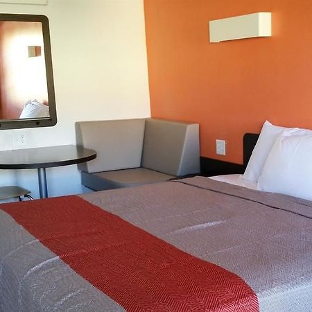 Motel 6-Blue Springs, Mo Exteriör bild