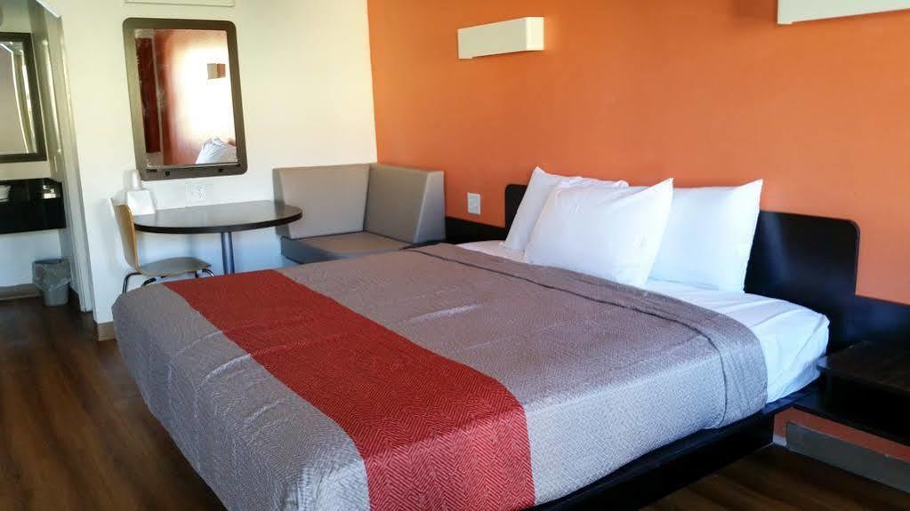 Motel 6-Blue Springs, Mo Exteriör bild