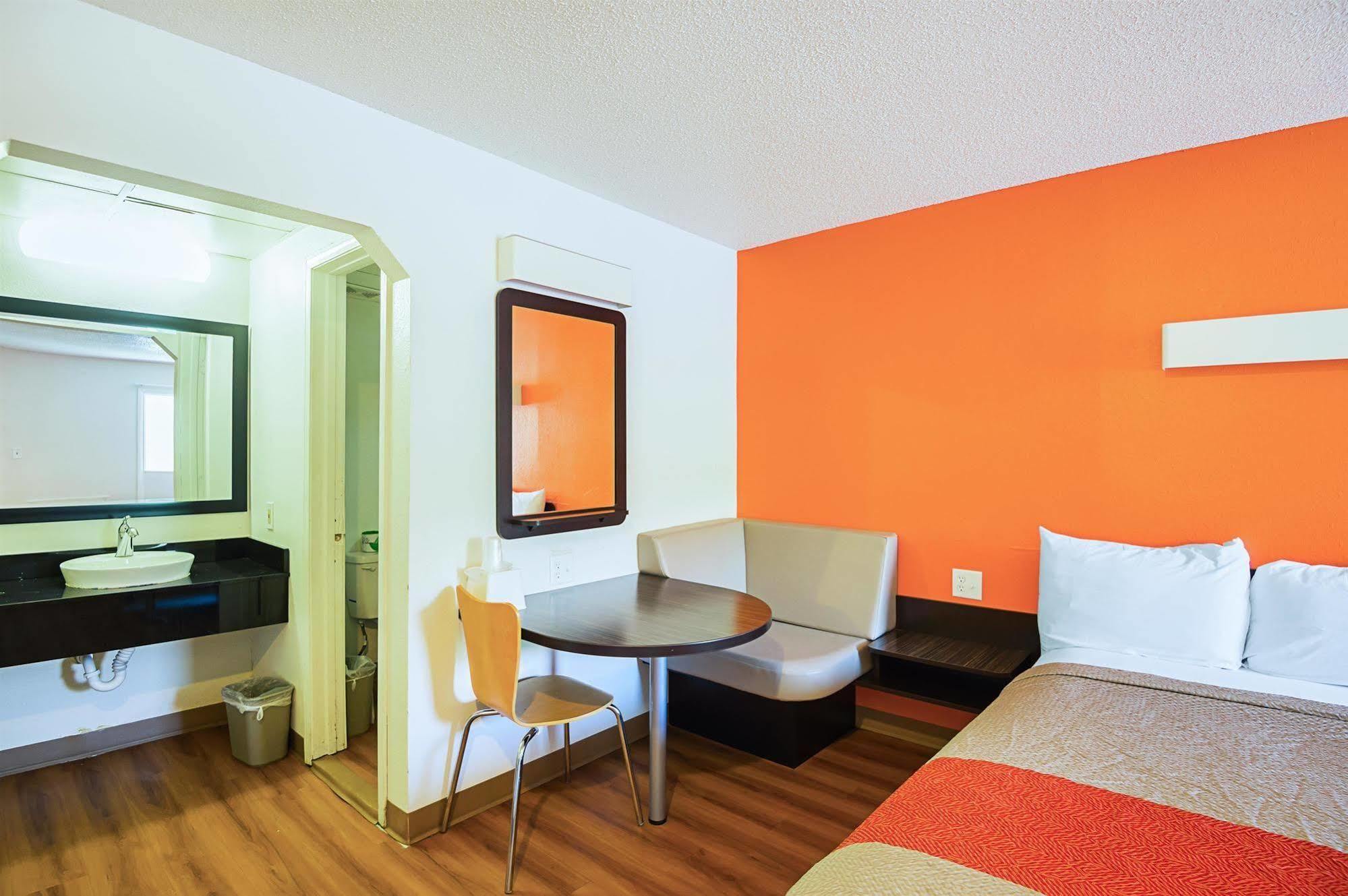 Motel 6-Blue Springs, Mo Exteriör bild